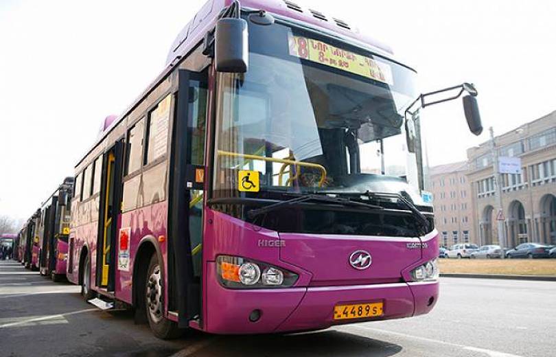 В Ереване автобусы общественного транспорта будут развозить медработников 