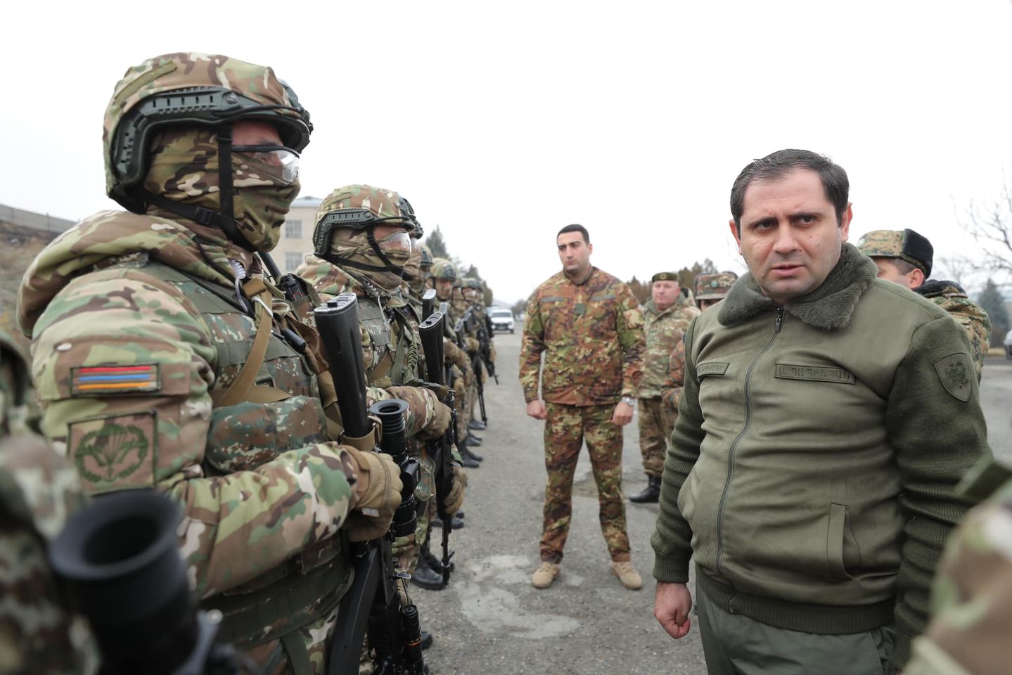 Министр обороны Армении встретился с военнослужащими сил специального назначения 