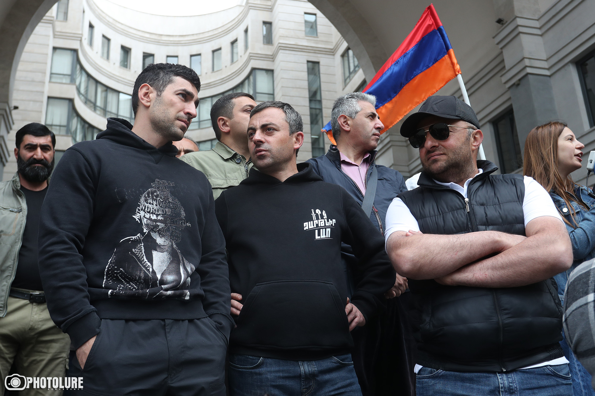 Эхо брюссельского заявления: армянская оппозиция окружила здание МИД