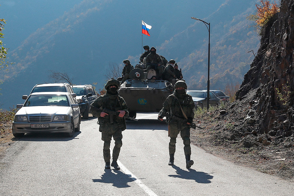 Миротворцы РФ в Рождество обеспечили безопасный въезд в Карабах машин с паломниками
