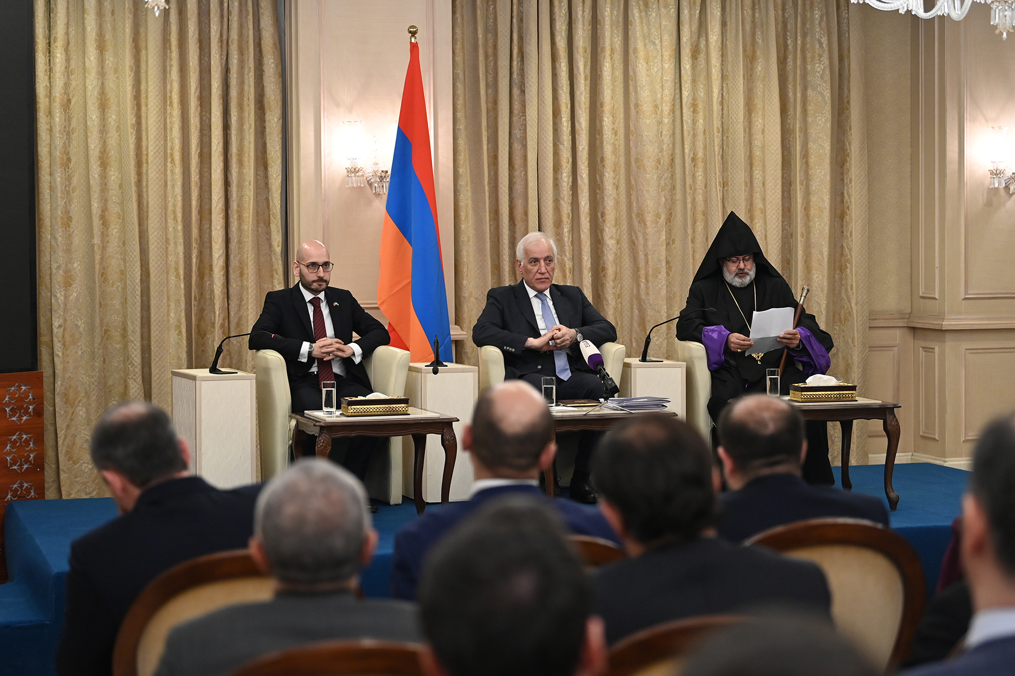 Президент РА встретился с представителями армянской общины в Ираке