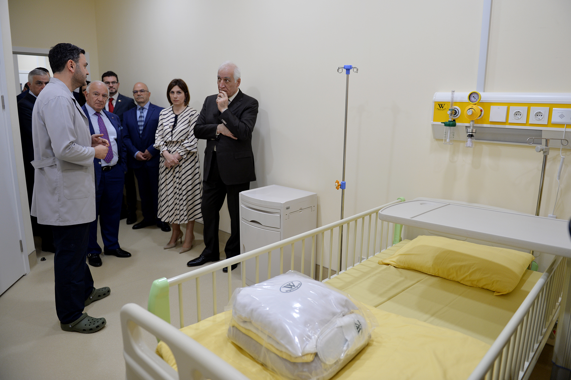 Վահագն Խաչատուրյանն այցելել է «Ուիգմոր հիվանդանոց երեխաների համար» բժշկական կենտրոն