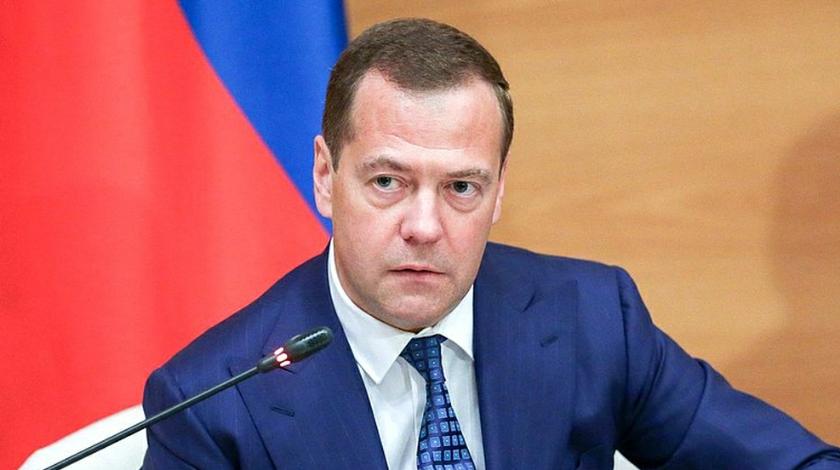Медведев призвал россиян до открытия границ обратить внимание на туризм внутри России