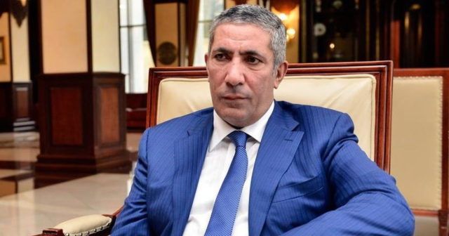 Ушел в отставку нарушивший карантин один из руководителей правящей партии Азербайджана 