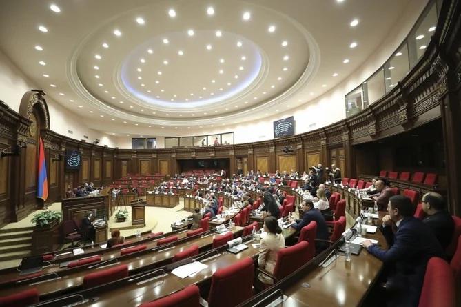 Ընդդիմությունը՝ ներկա. ԱԺ-ում մեկնարկել են խորհրդարանական լսումները