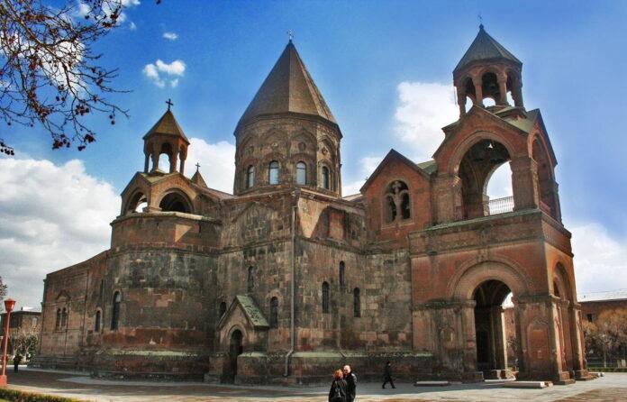 Первопрестольный Эчмиадзин призвал к благоразумию: заявление