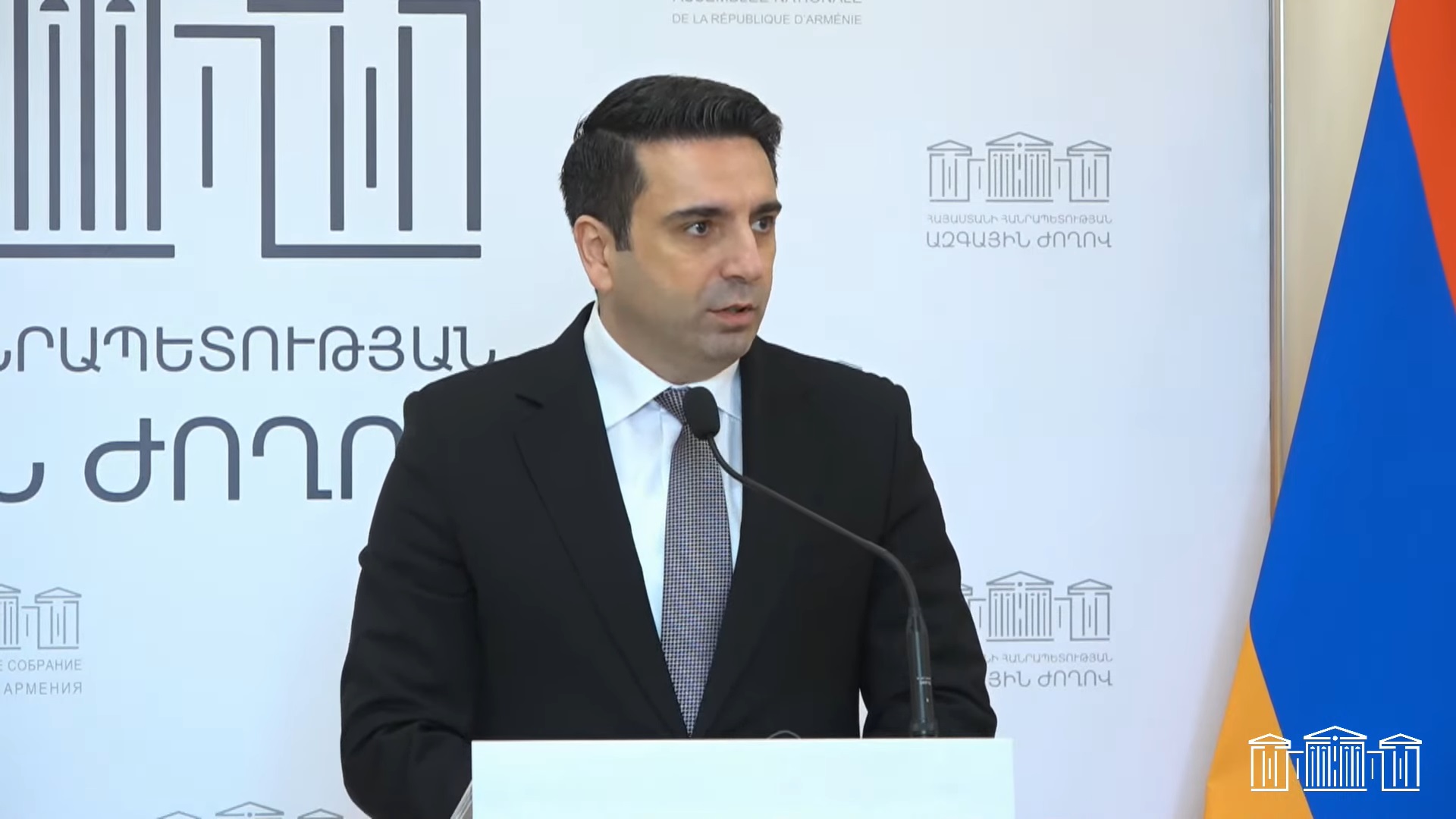 В Конституции Азербайджана есть положения, которые должны быть зеркально изменены: Симонян