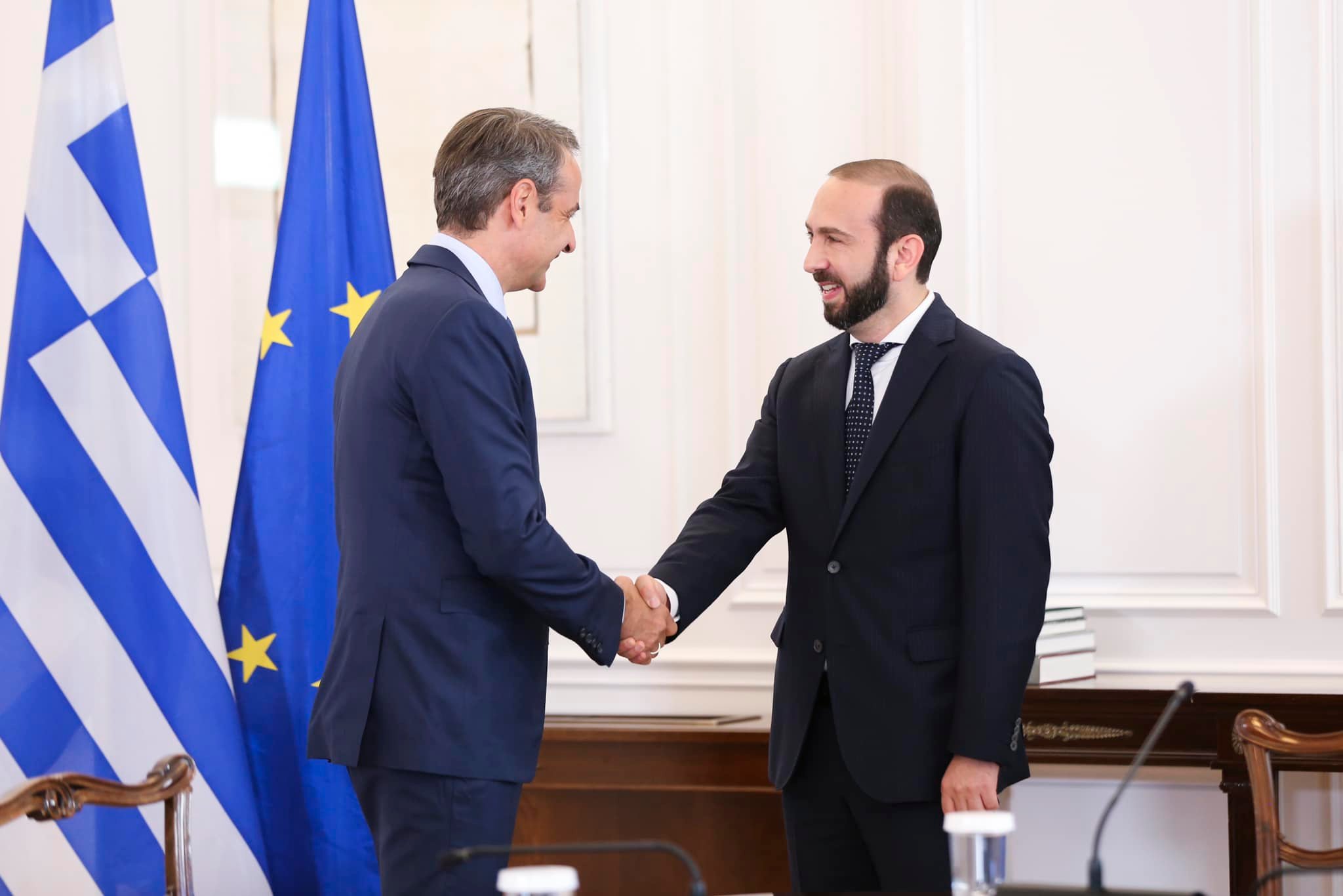 Արարատ Միրզոյանը հանդիպել է Հունաստանի վարչապետի հետ