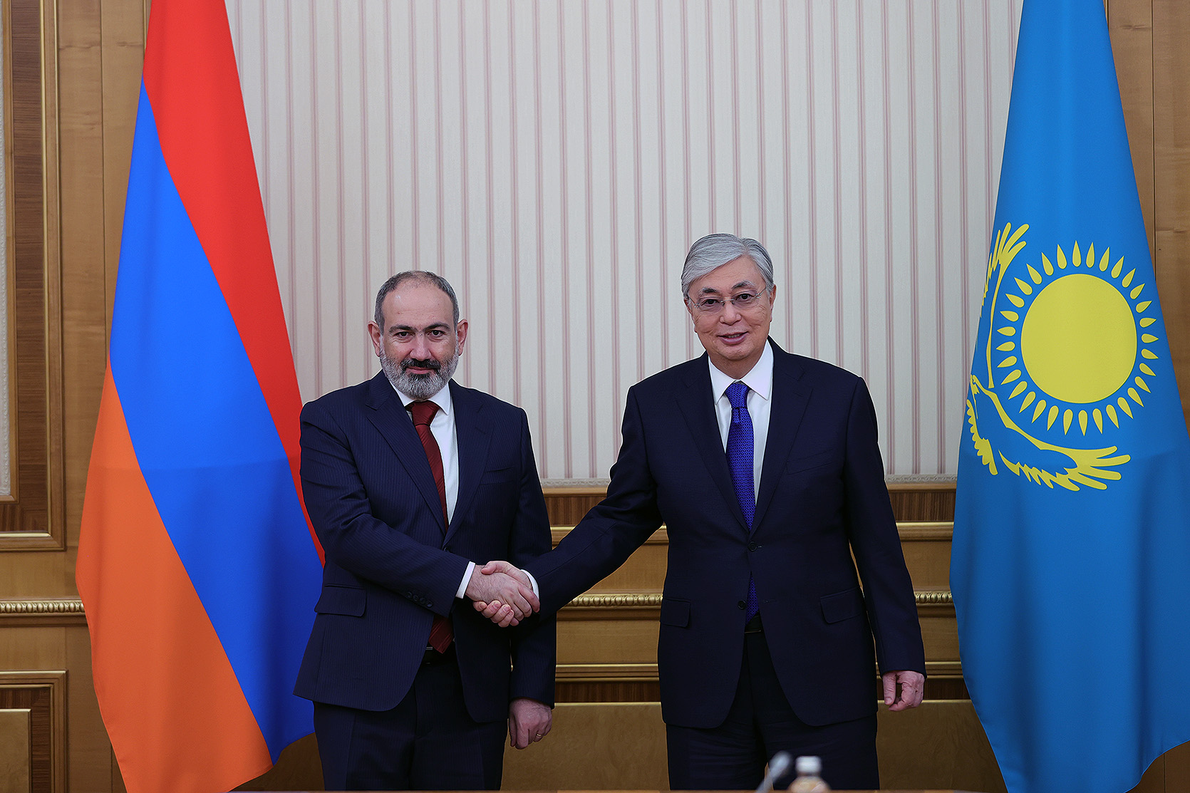 В Нур-Султане состоялась встреча премьер-министра Пашиняна и Касым-Жомарта Токаева