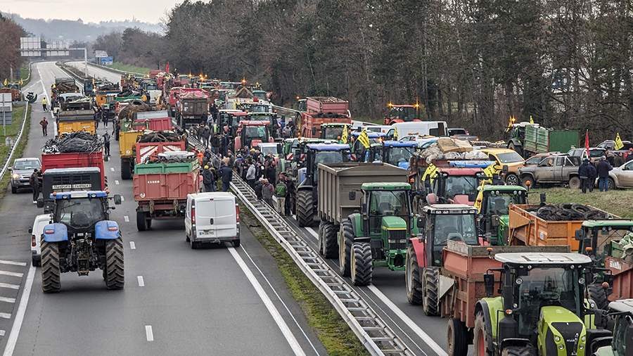 В машине, сбившей насмерть фермера на протесте во Франции, были армяне-нелегалы — СМИ