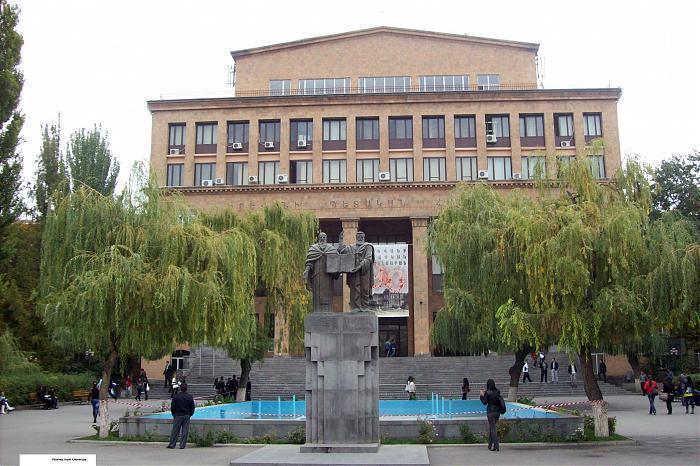 «Армянский язык ничьей собственностью не является»: студенты ЕГУ объявили забастовку 