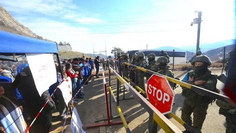 Закрытие Лачинского коридора вызывает гуманитарный кризис - HRW