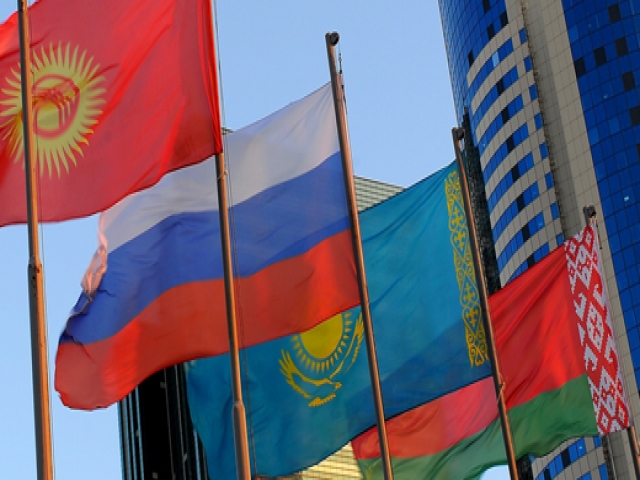 Казахстан и Киргизия заявляют, что не ведут переговоры с РФ об отправке военных в Сирию