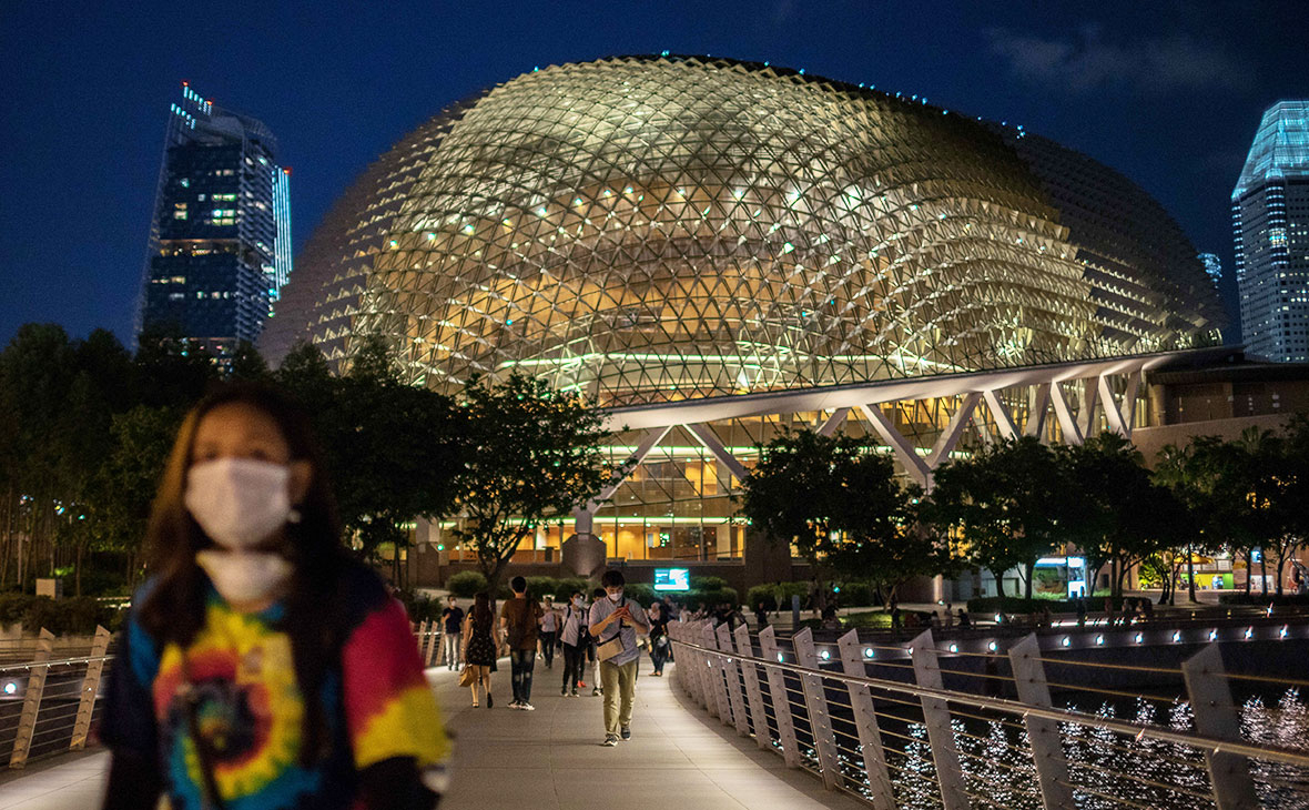 Власти Сингапура лишили паспорта нарушителя домашнего карантина - ТАСС