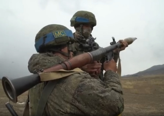 Военнослужащие РМК в Нагорном Карабахе провели занятия по огневой подготовке