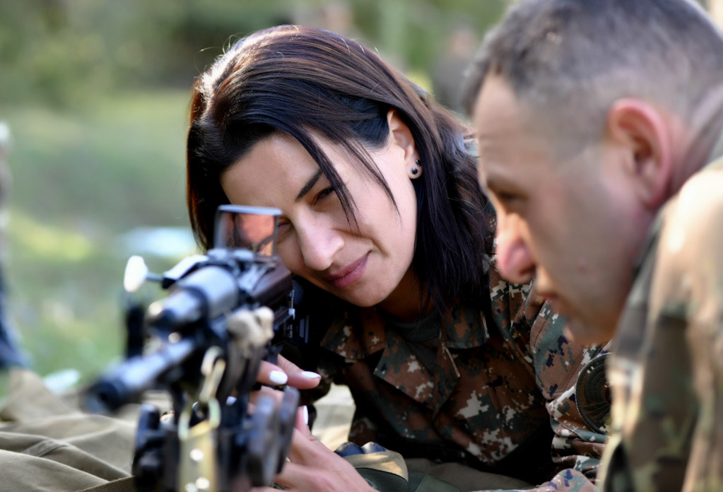 По инициативе супруги премьер-министра Армении пройдут военные учения для женщин 