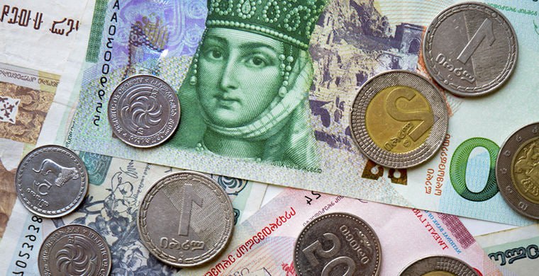  Средняя зарплата в Грузии превысила $800, но медианная едва достигает $590 — Грузстат  