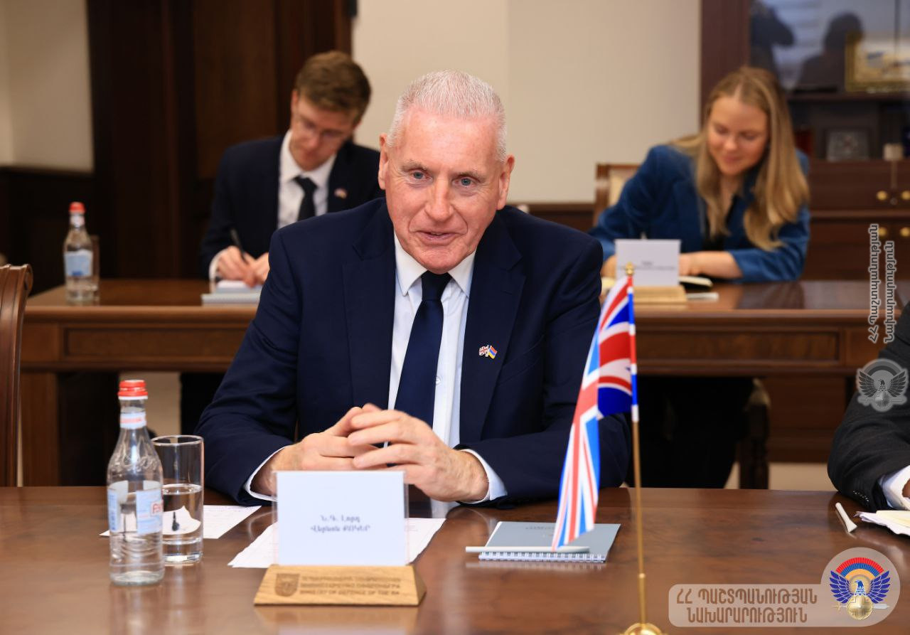 Сурен Папикян принял госминистра по вопросам обороны Великобритании