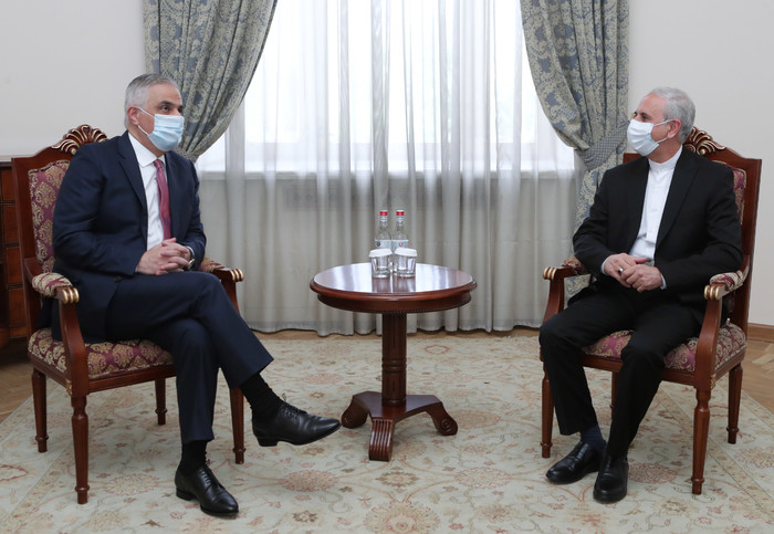 Мгер Григорян и посол Ирана в Армении обменялись мнениями о сотрудничестве в рамках ЕАЭС