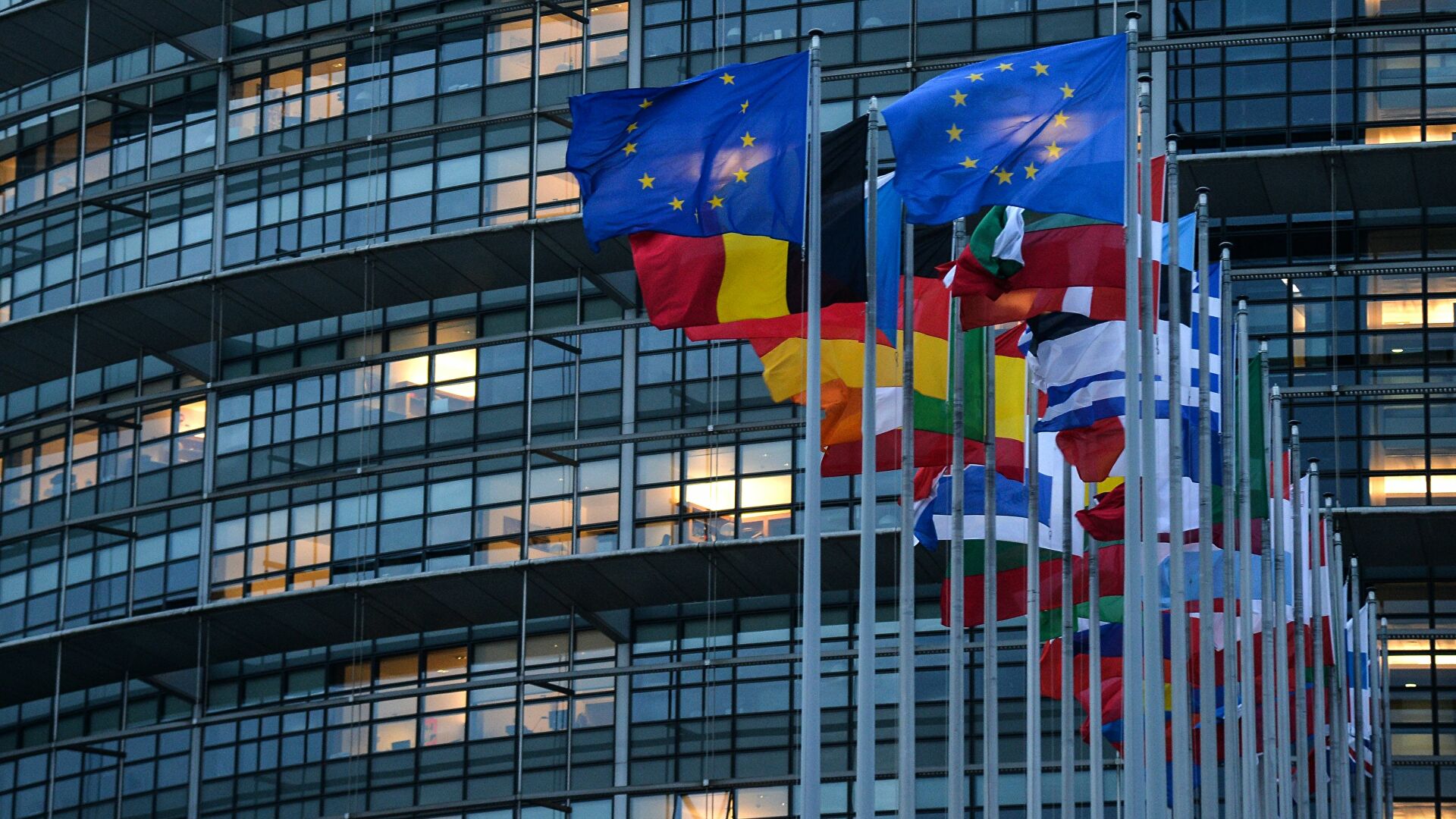 Европа открывается: Европарламент утвердил введение коронавирусного сертификата в ЕС