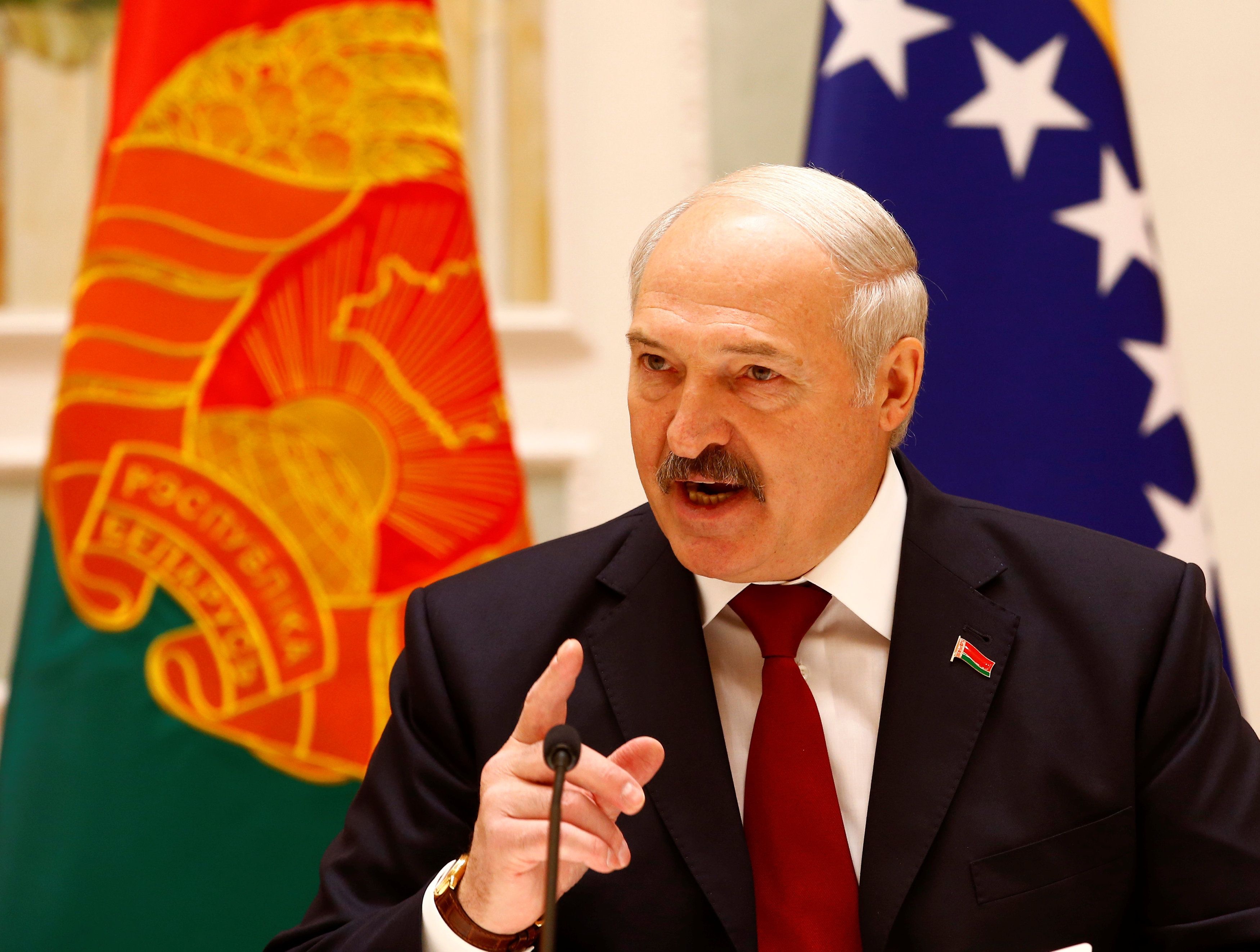 РИА Новости: Лукашенко раскритиковал решение стран мира закрыть границы из-за коронавируса