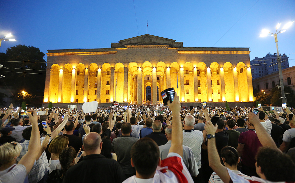 Грузинская оппозиция возобновила акции протесты у парламента