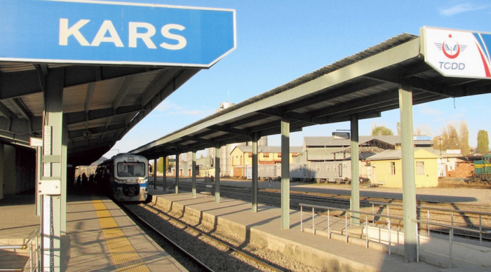 «Поезд дружбы» из Карса в Гюмри прибывает аккурат к армянским выборам