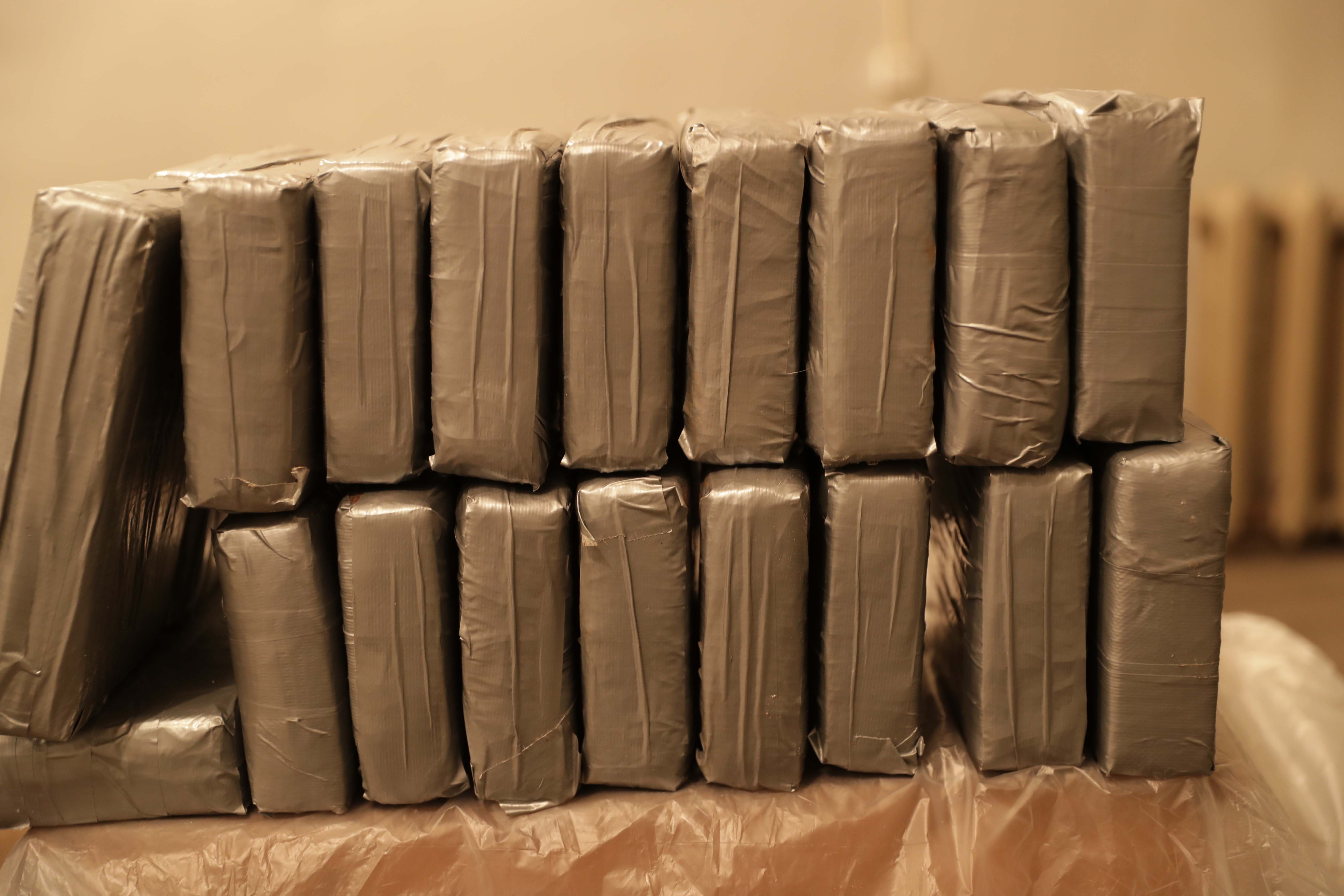 СНБ сообщает об обнаружении около тонны «кокаина», ввезенного в Армению