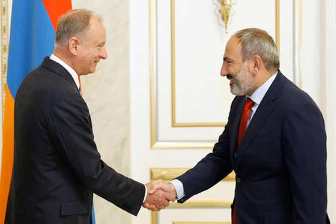 Пашинян обсудил с Патрушевым наращивание сотрудничества с Россией