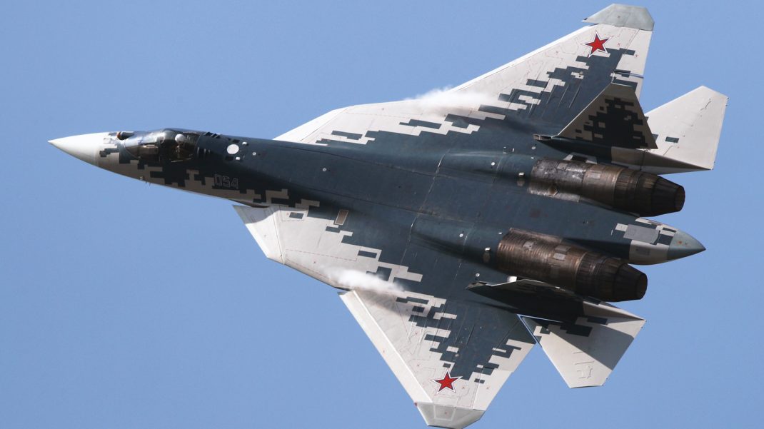 ВКС России получат до конца ноября первый серийный истребитель Су-57