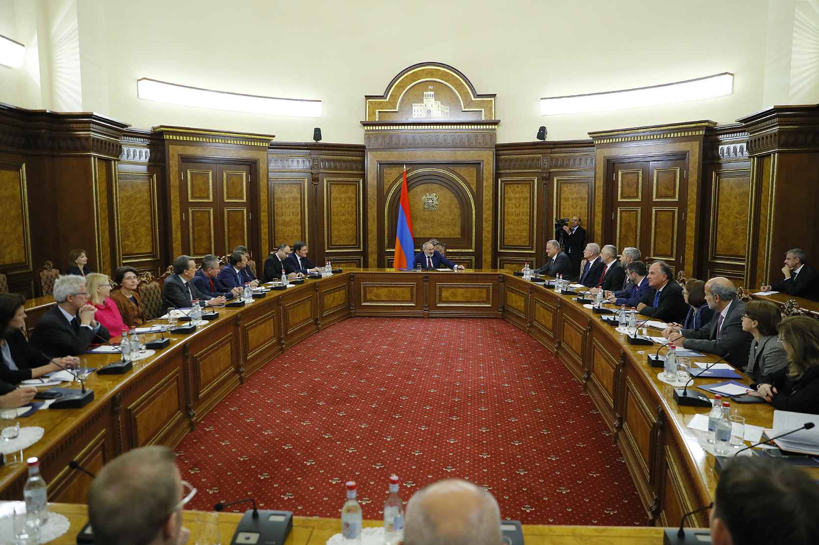 Пашинян провел встречу с аккредитованными в Армении послами ЕС и государств-членов ЕС