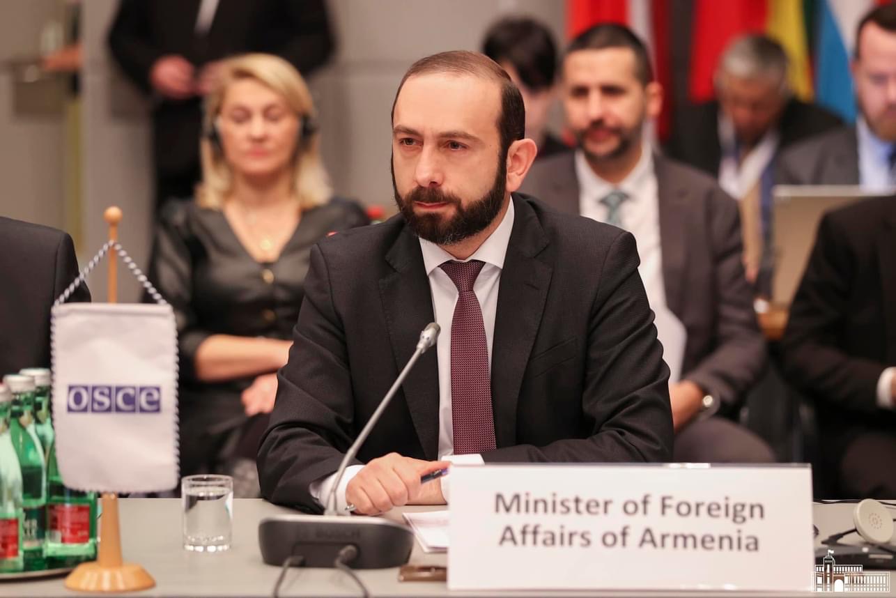 Глава МИД Армении рассказал о неудаче открытия ж/д сообщения по вине Баку 
