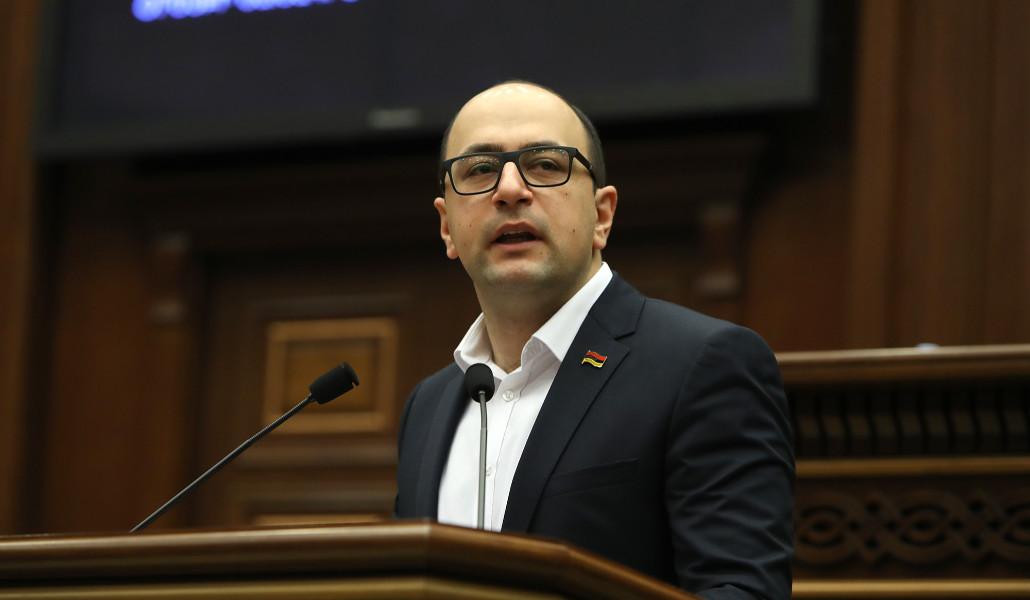 О возможной эскалации на армяно-азербайджанской границе сегодня говорят все, кроме властей
