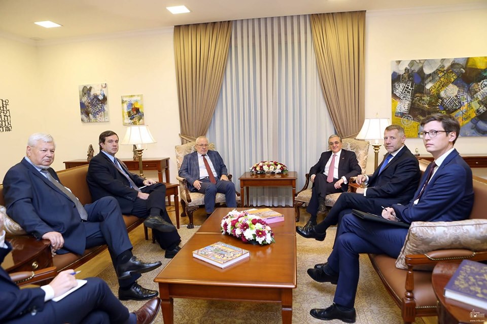 Мнацаканян и сопредседатели МГ заявили о важности снижения уровня напряженности в Карабахе 