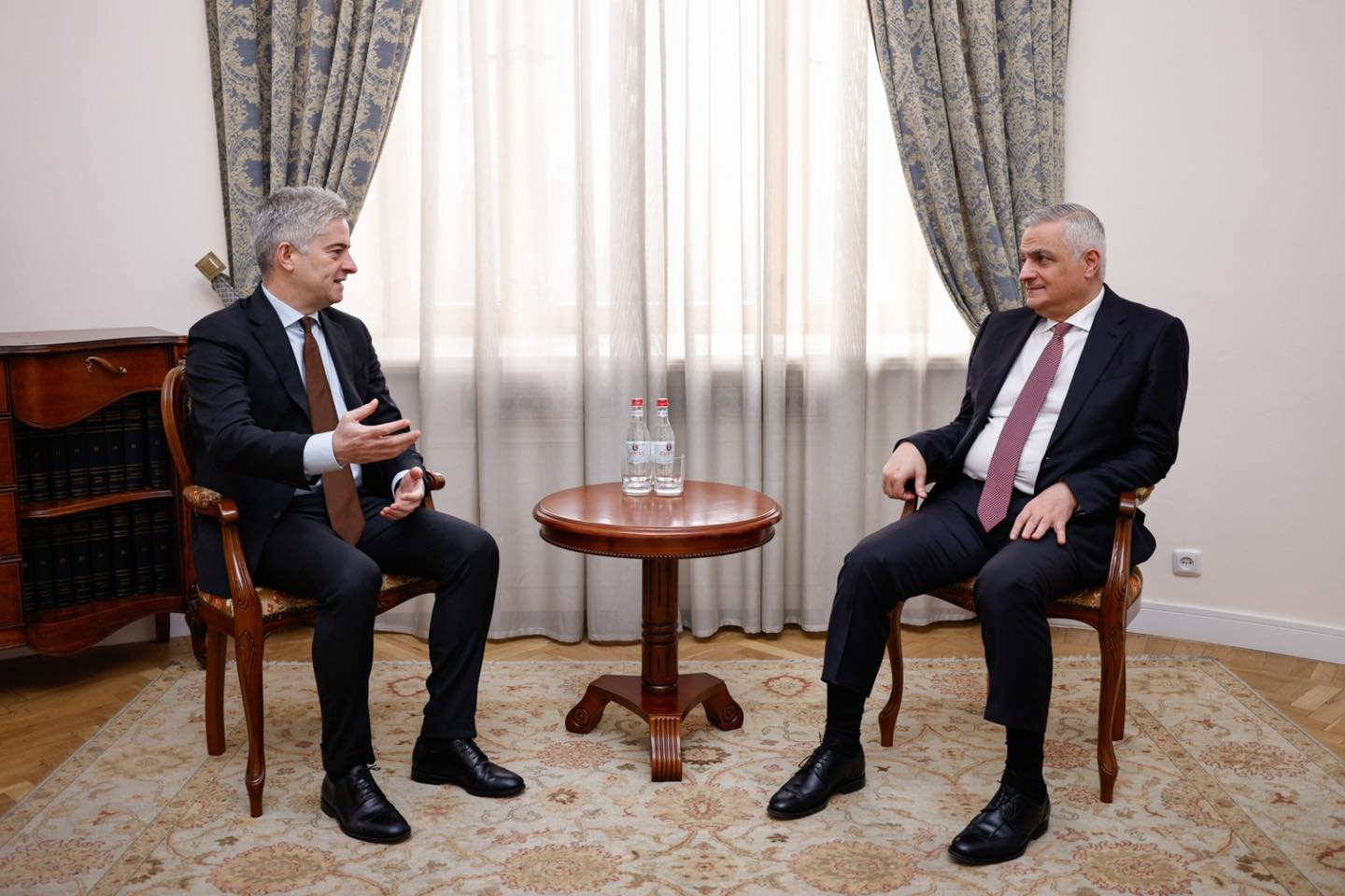 Мгер Григорян принял делегацию Европейского инвестиционного банка