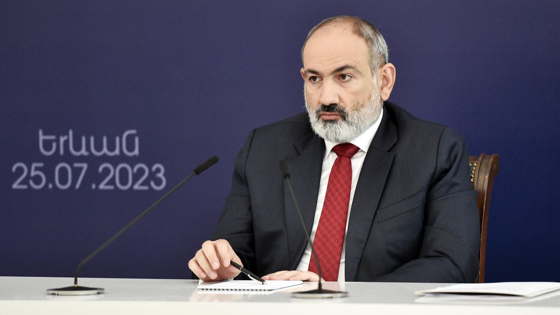 Пашинян не захотел дать обещание военной помощи Армении Арцаху в случае агрессии Баку