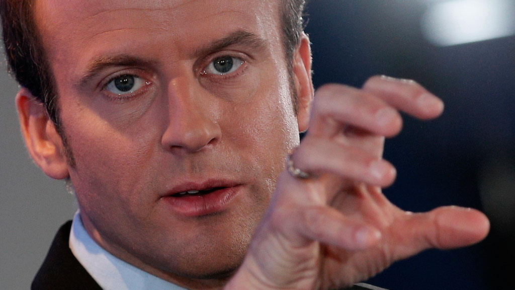 Уровень доверия к президенту Франции Макрону за месяц снизился на 10%