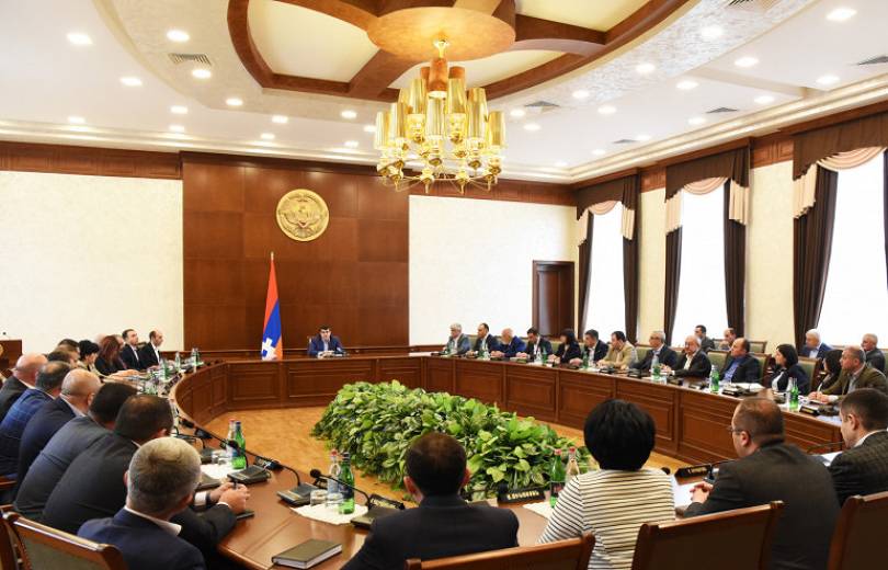 Президент Арцаха представил правительству подробности ереванских встреч