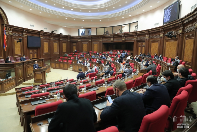 Парламент обсуждает кандидатуру члена КРОУ