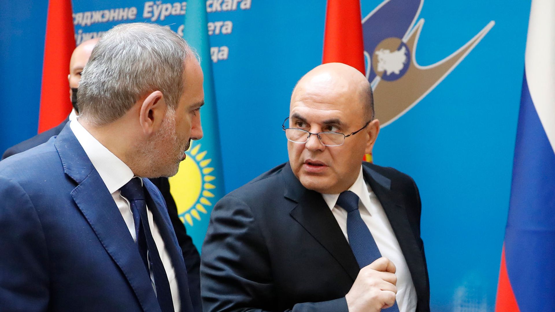 Мишустин кратко пообщался с Пашиняном