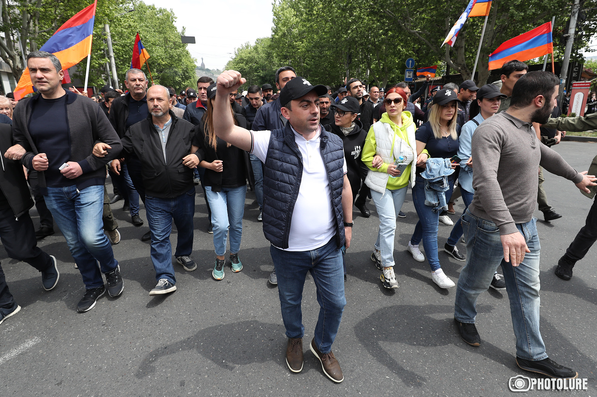 Оппозиция начала шествие от площади Франции 