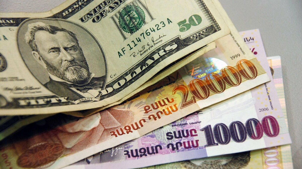 ЕАБР прогнозирует курс армянского драма к доллару на уровне 521 в среднем за 2021 год