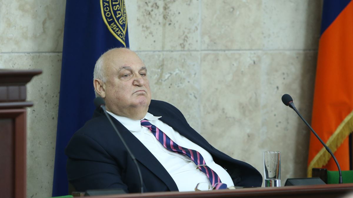 Бывшему ректору ЕГУ Араму Симоняну предъявлено обвинение