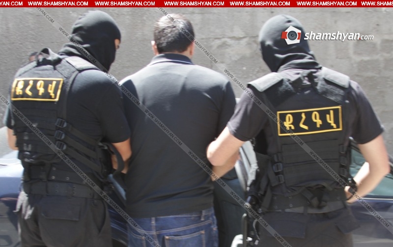 Երեւանում ոստիկանները բերման են ենթարկել «օրենքով գող» Աստրախանցի Հայկոյին (լուսանկար)