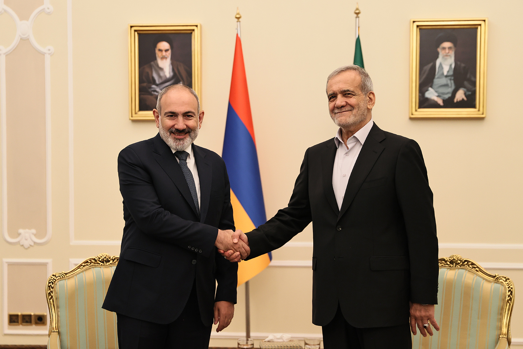 Пашинян и новый президент Ирана обсудили вопросы установления мира в регионе