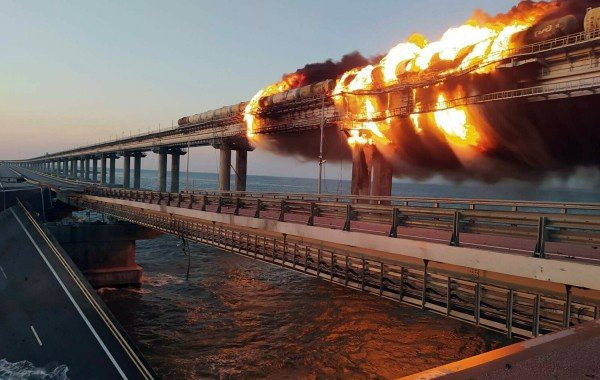 Путин поручил Минобороны РФ подготовить ответ на теракт на Крымском мосту