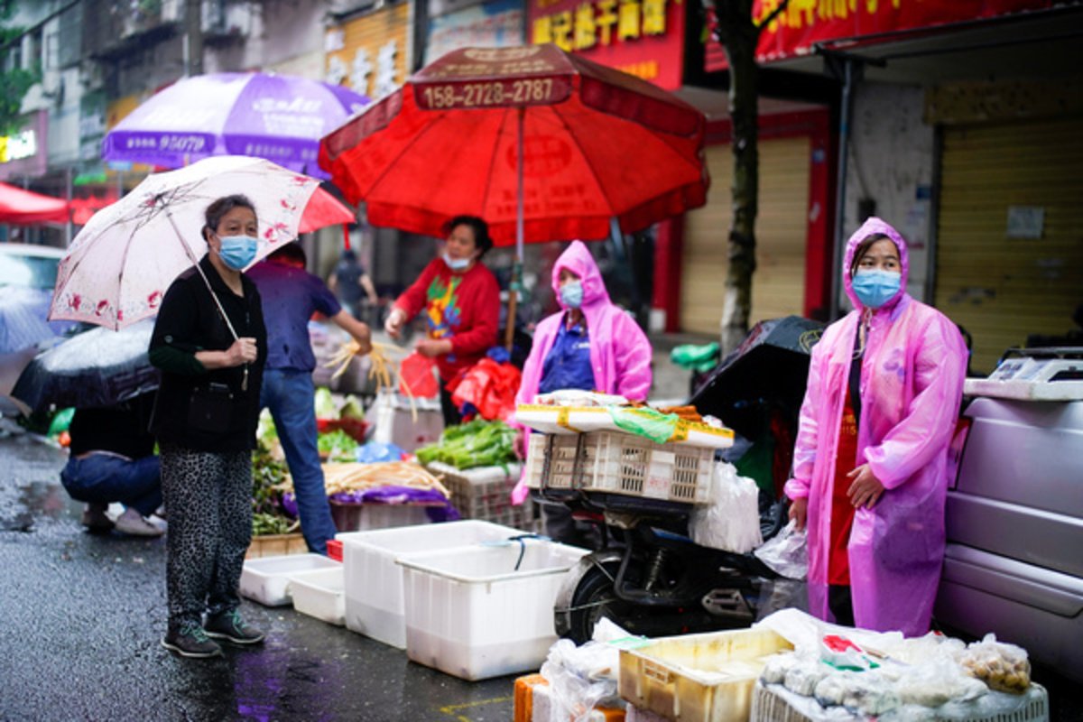 В Китае опровергли версию о происхождении коронавируса на рынке в Ухане