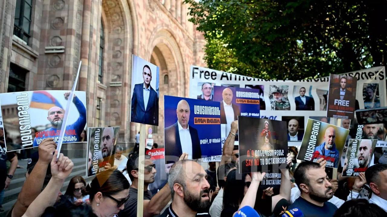 Брюссель предпочитает говорить о демократии в Армении, не замечая реальной картины