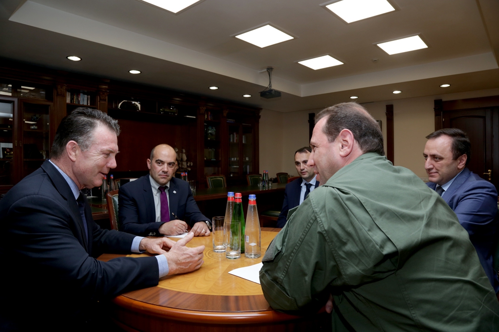 Тоноян обсудил вопросы сотрудничества с главой штаба Сил спецопераций НАТО