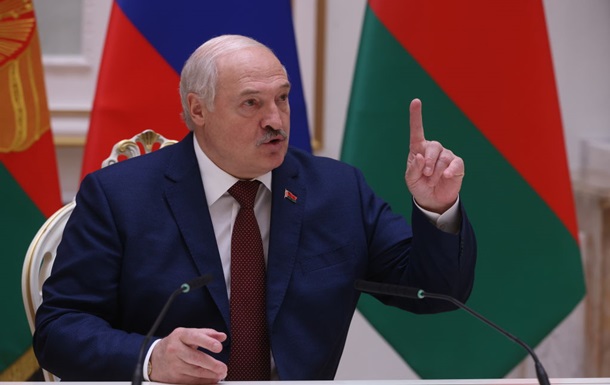 Лукашенко заявил о готовности организовать встречу Путина и Зеленского в Минске